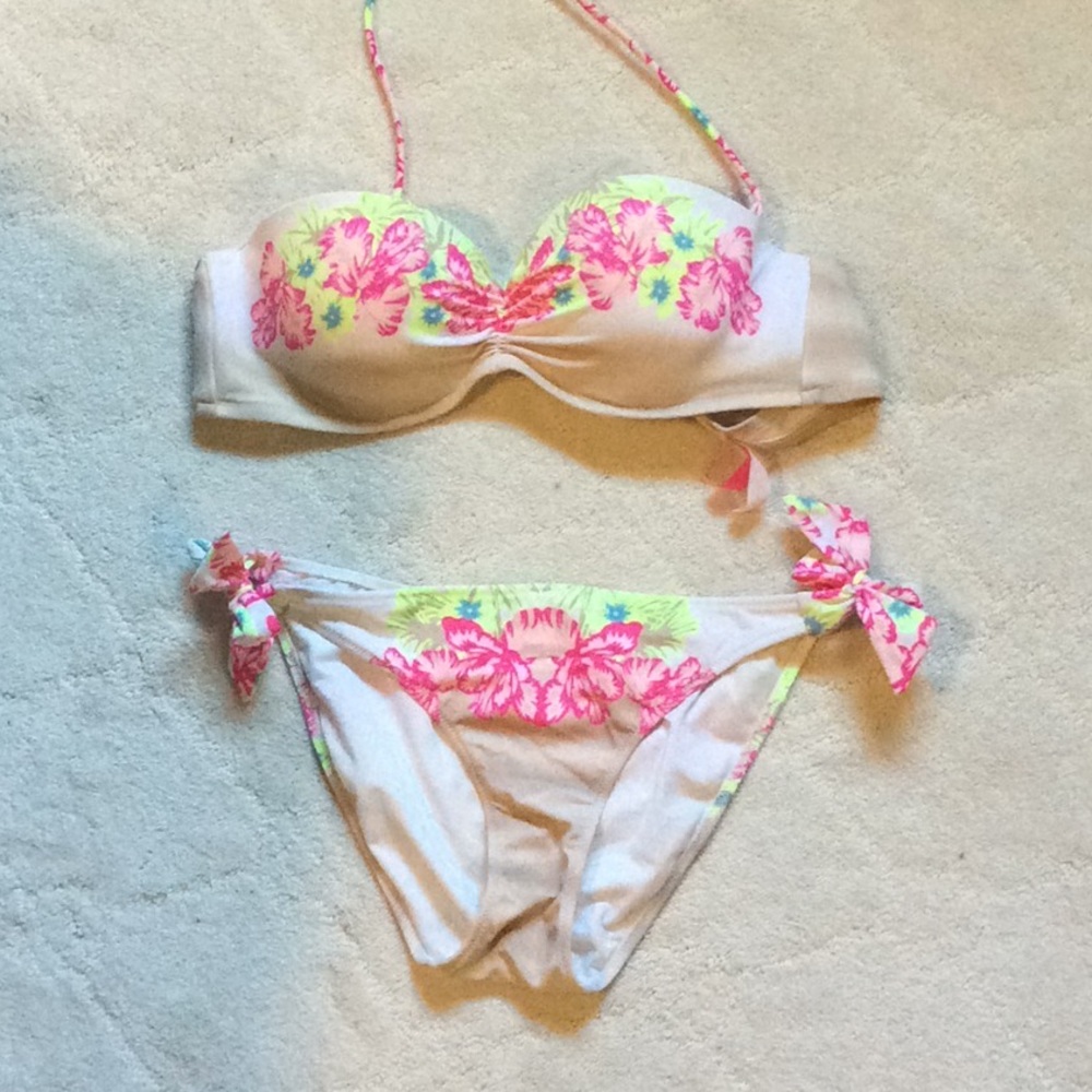 Pink Victoria’s Secret bikini
